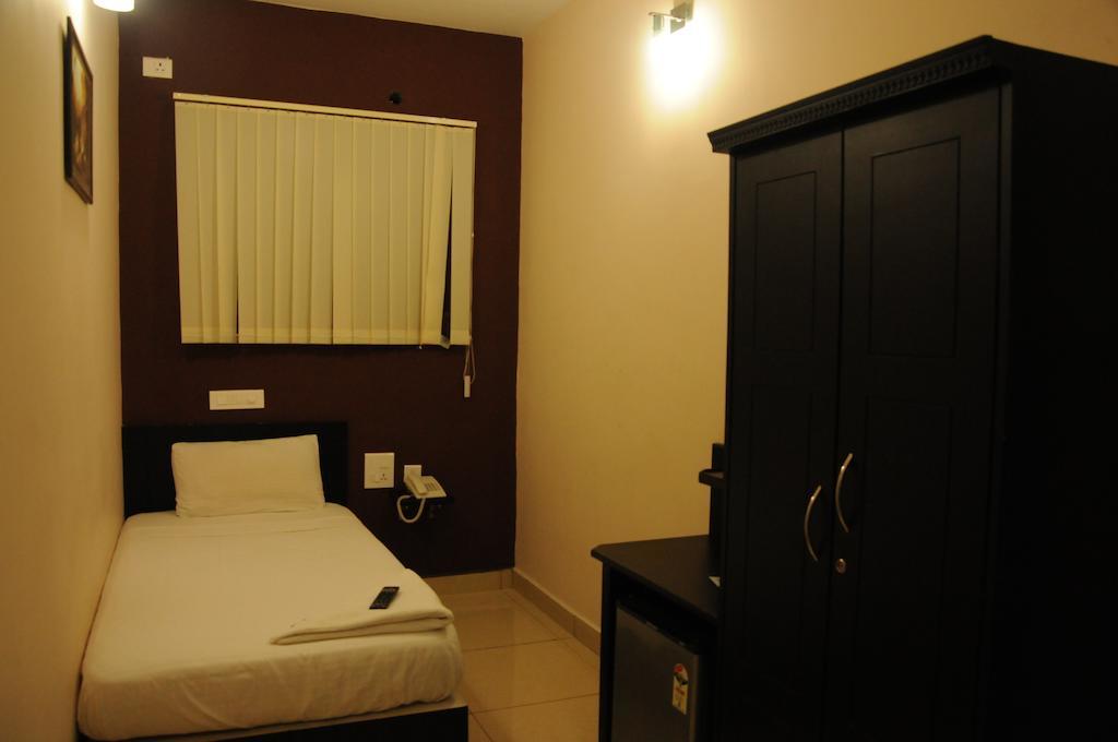 Hotel Sri Krishna Residency Удипи Экстерьер фото