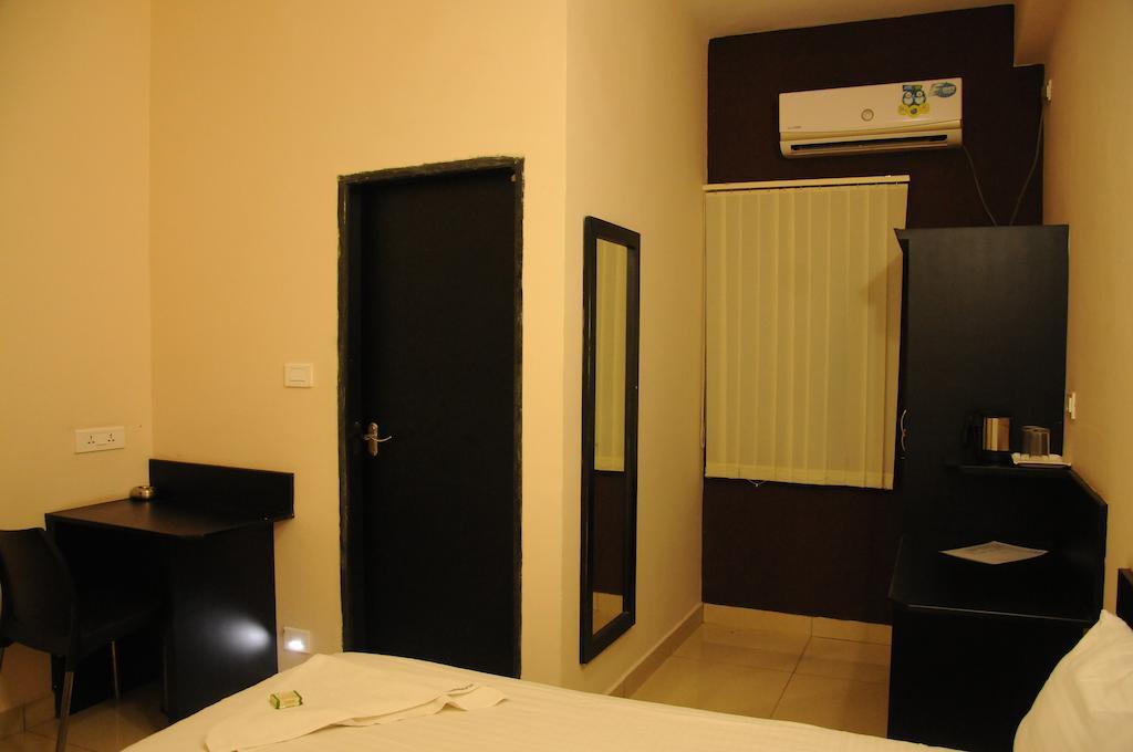 Hotel Sri Krishna Residency Удипи Номер фото